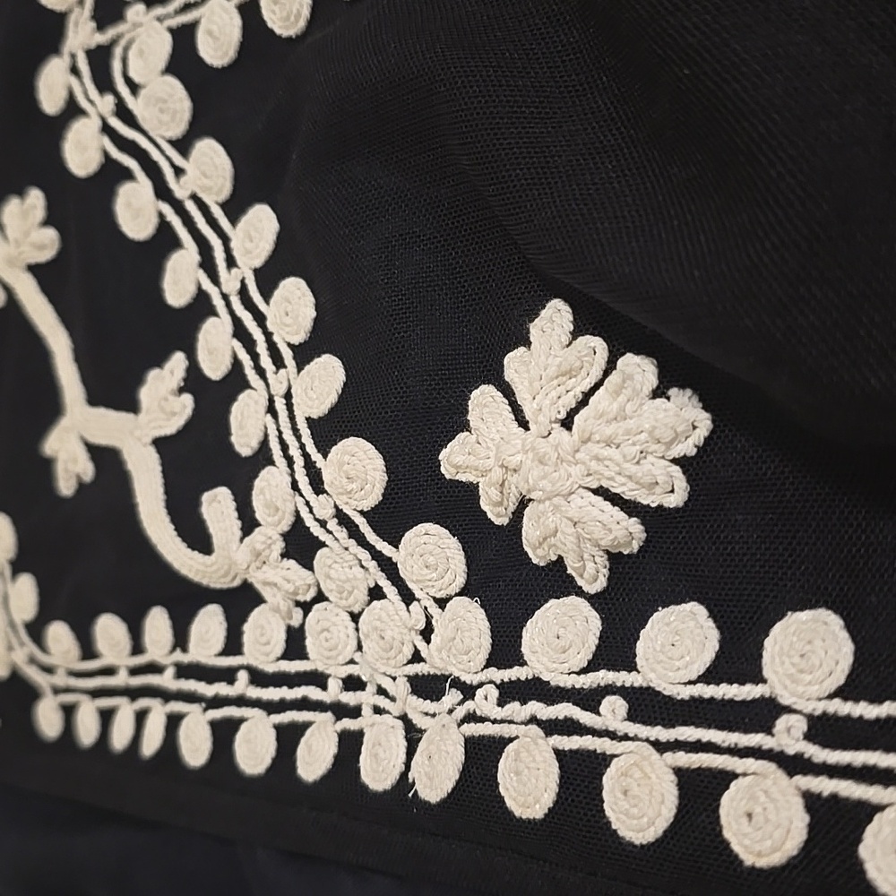 Chicos Black And White Embrodaird Kimono Size L/XL NWT - Picture 7 of 8